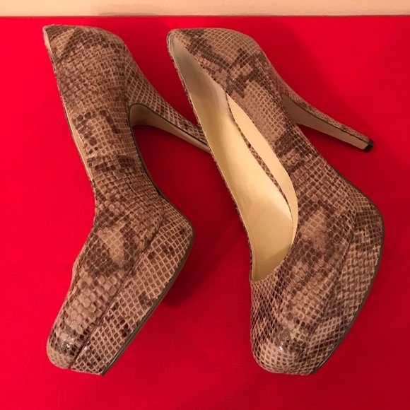 Enzo Angiolini Platform Snake Print Shoes - Picture 4 of 9